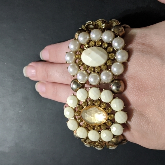 Jewelry - GOLD-TONE Faux Pearl and Crystal Beaded Stretchy Elastic Statement Bracelet